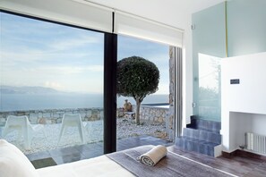 2 bedrooms, iron/ironing board, travel crib, free WiFi