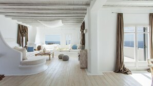 TV - Villa Michaella by Mykonos Pearls (Mykonos)