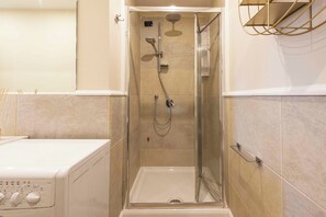 Bathroom - Giglio di Firenze by Mmega (Florence)