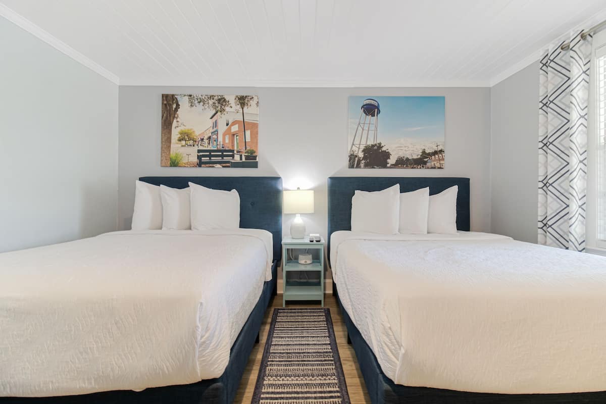 Room 3 | 1 bedroom, individually decorated, individually furnished, bed sheets