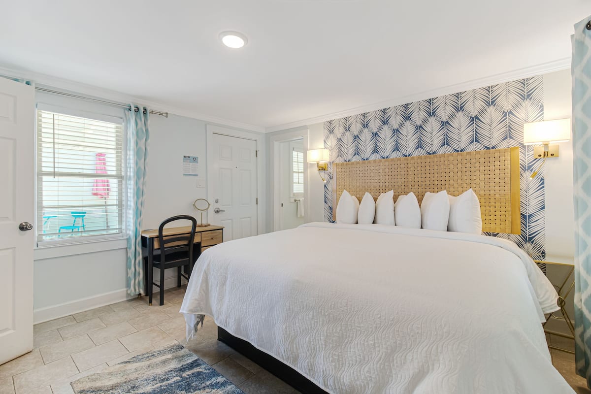 Room 12 | 1 bedroom, individually decorated, individually furnished, bed sheets