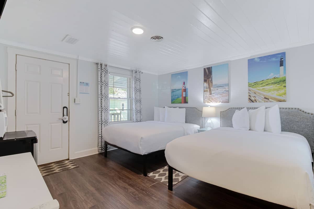 Room 6 | 1 bedroom, individually decorated, individually furnished, bed sheets