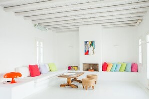 Villa, 4 Schlafzimmer | Wohnzimmer | Flachbildfernseher