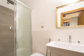 Apartment, 1 Bedroom | Bathroom