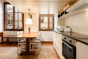 Apartment, 1 Bedroom | Private kitchen | Fridge, microwave, stovetop, cookware/dishes/utensils