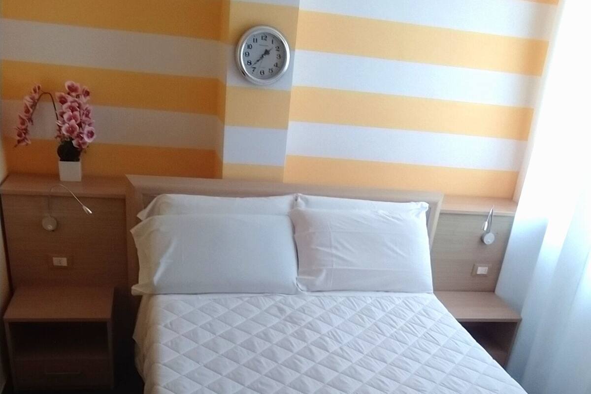 Literie de qualitĂ©, coffre-fort, rideaux dâobscurcissement