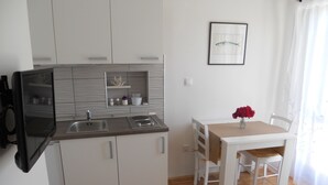 Studio, 1 Double Bed, Sea View | Living area - Apartmani Krželj (Vodice)