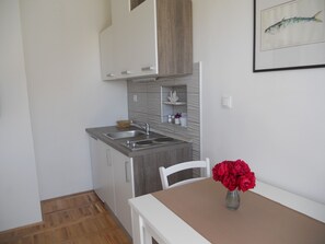 Studio, 1 Double Bed, Sea View | Living area