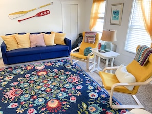 Apartment, Non Smoking (Cottage) | Living room | Flat-screen TV