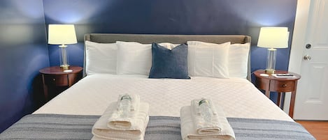 Double Room, 1 King Bed, Non Smoking | 3 bedrooms, individually decorated, individually furnished