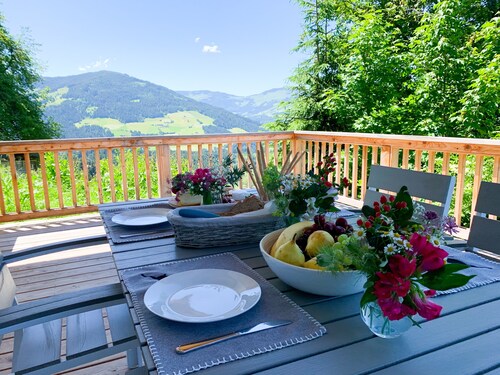 High quality apartment with private sauna and stunning views on the ski slope.