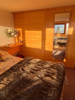 2 bedrooms, free WiFi - Apartment very calm skis in feet and close to trade.  (Bourg-Saint-Maurice)