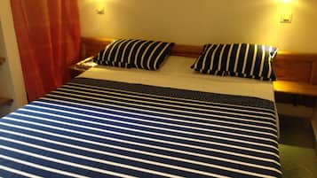 4 bedrooms, in-room safe, WiFi, bed sheets