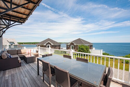Stunning Seaside Luxury Retreat with  Amazing  Ocean Views: One of York's BEST