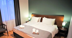 Deluxe Family Room | In-room safe, desk, soundproofing, free WiFi - Hotel Sabu (Tbilisi)