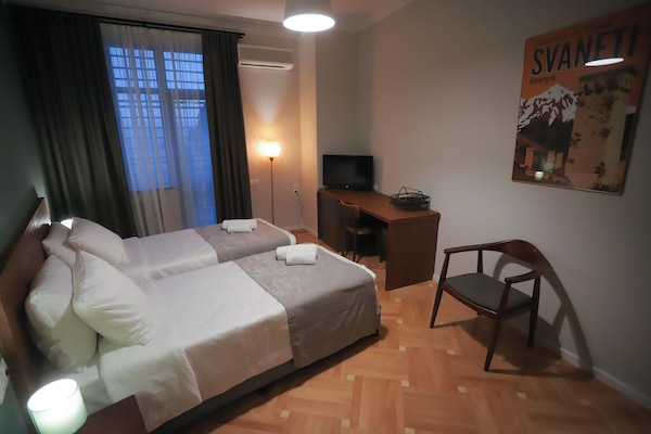 Caja de seguridad en la habitación, escritorio y insonorización