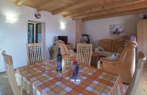 House with Jacuzzi | In-room dining - Holiday House (Senj)