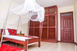 Deluxe Double or Twin Room, 1 Bedroom, Non Smoking, Ocean View | Individually furnished, laptop workspace, iron/ironing board, free WiFi