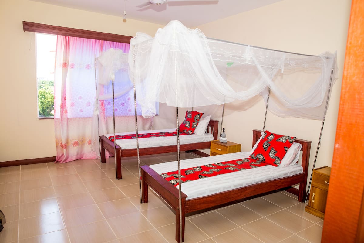 Deluxe Double or Twin Room, 1 Bedroom, Non Smoking, Ocean View | Individually furnished, laptop workspace, iron/ironing board, free WiFi