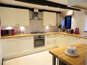 Cottage Tradition | Cuisine privée | Réfrigérateur, micro-ondes, four, plaque de cuisson