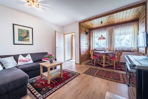 Hochnissl nr. 1 | Living area | Flat-screen TV - Ferienwohnungen Vomperberg (Vomp)