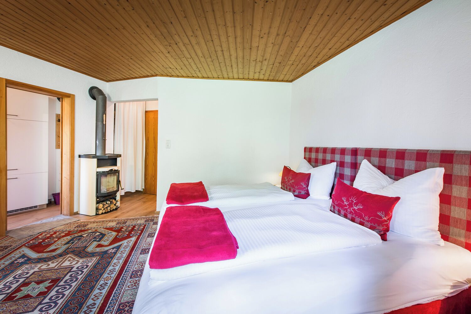 1 bedroom, premium bedding, down comforters, Select Comfort beds