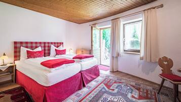 1 bedroom, premium bedding, down comforters, Select Comfort beds