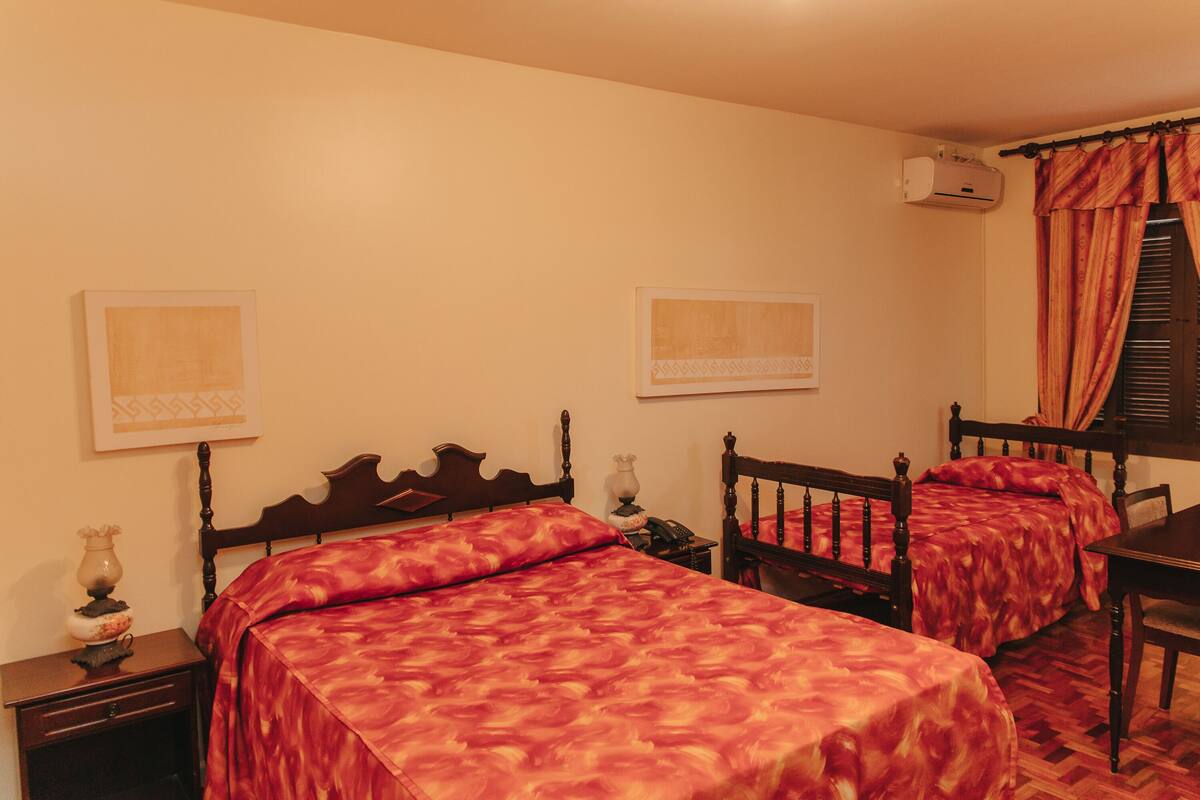 1 bedroom, hypo-allergenic bedding, minibar, desk
