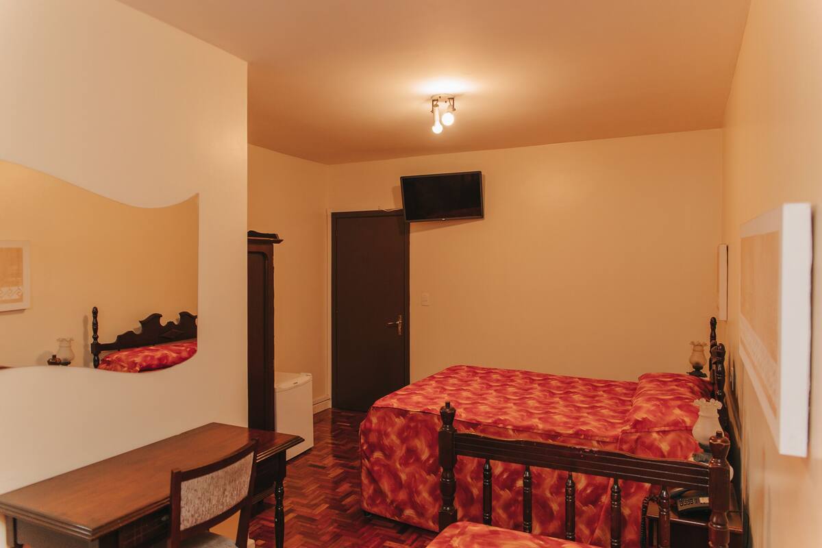 Kamar, 1 Tempat Tidur Double, Bebas Asap Rokok | 1 kamar tidur, seprai antialergi, minibar, dan meja kerja