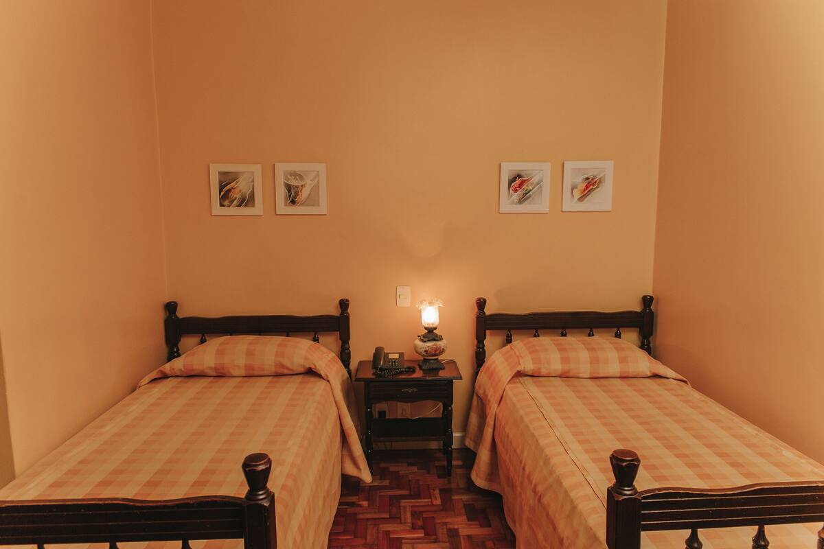 1 bedroom, hypo-allergenic bedding, minibar, desk