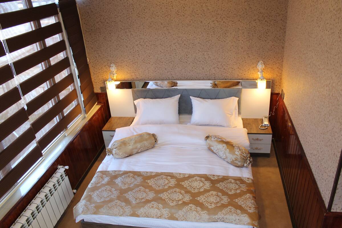 Premium bedding, down duvets, in-room safe, blackout curtains