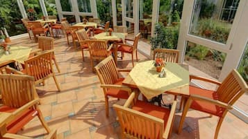 Tempat makan luar