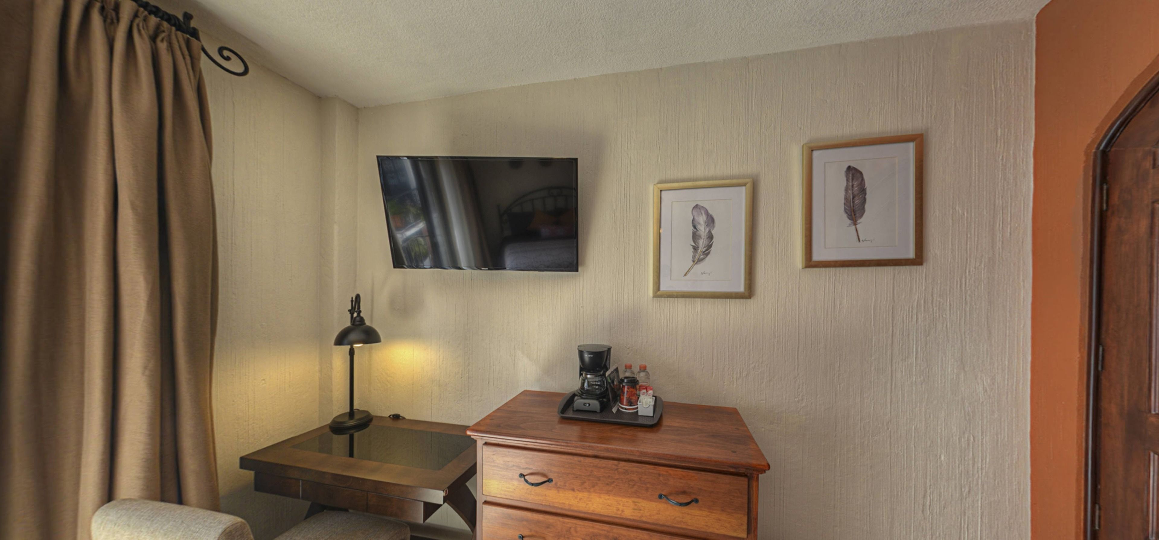 room, 1 king bed, non smoking | room amenity