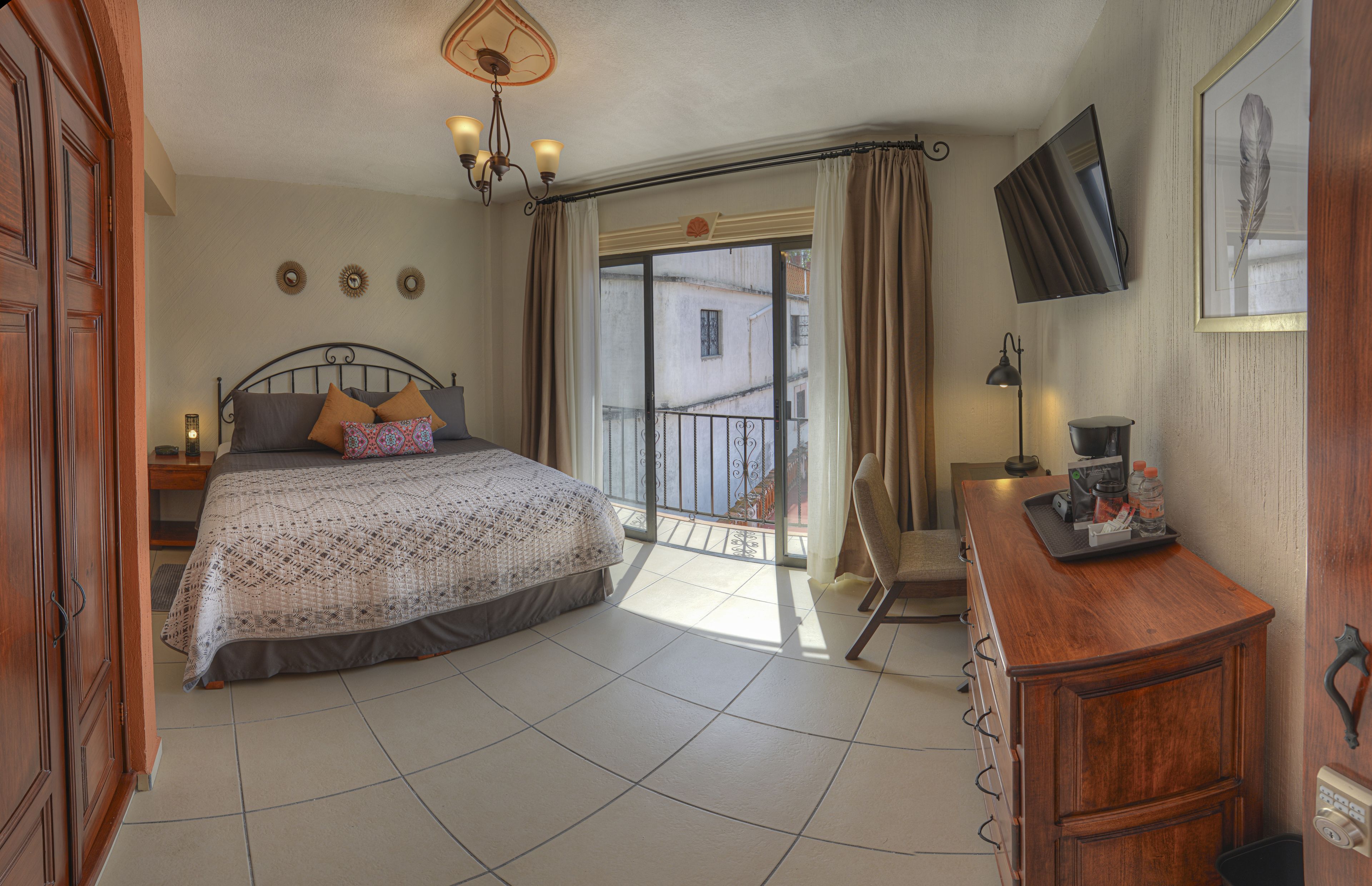 room, 1 king bed, non smoking | in-room safe, desk, iron/ironing board, free wifi