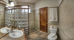 Room, 2 Double Beds, Non Smoking | Bathroom | Shower, rainfall showerhead, free toiletries, hair dryer - Hotel Santa Paula (Taxco)