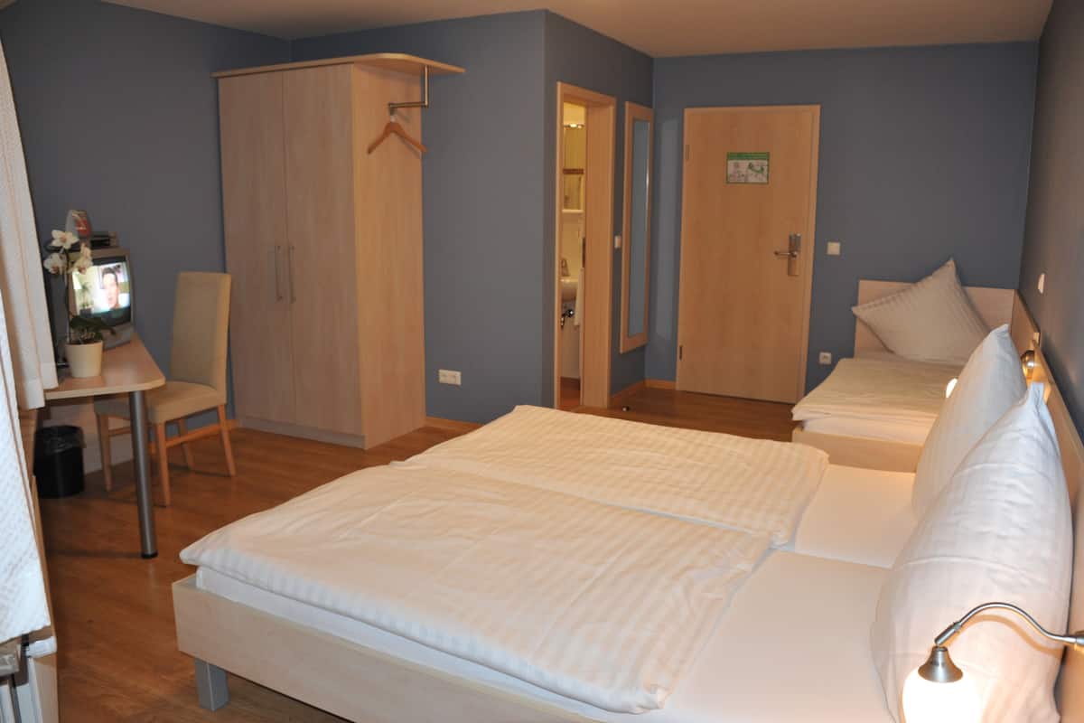 Triple Room | Soundproofing, WiFi (free), bed sheets