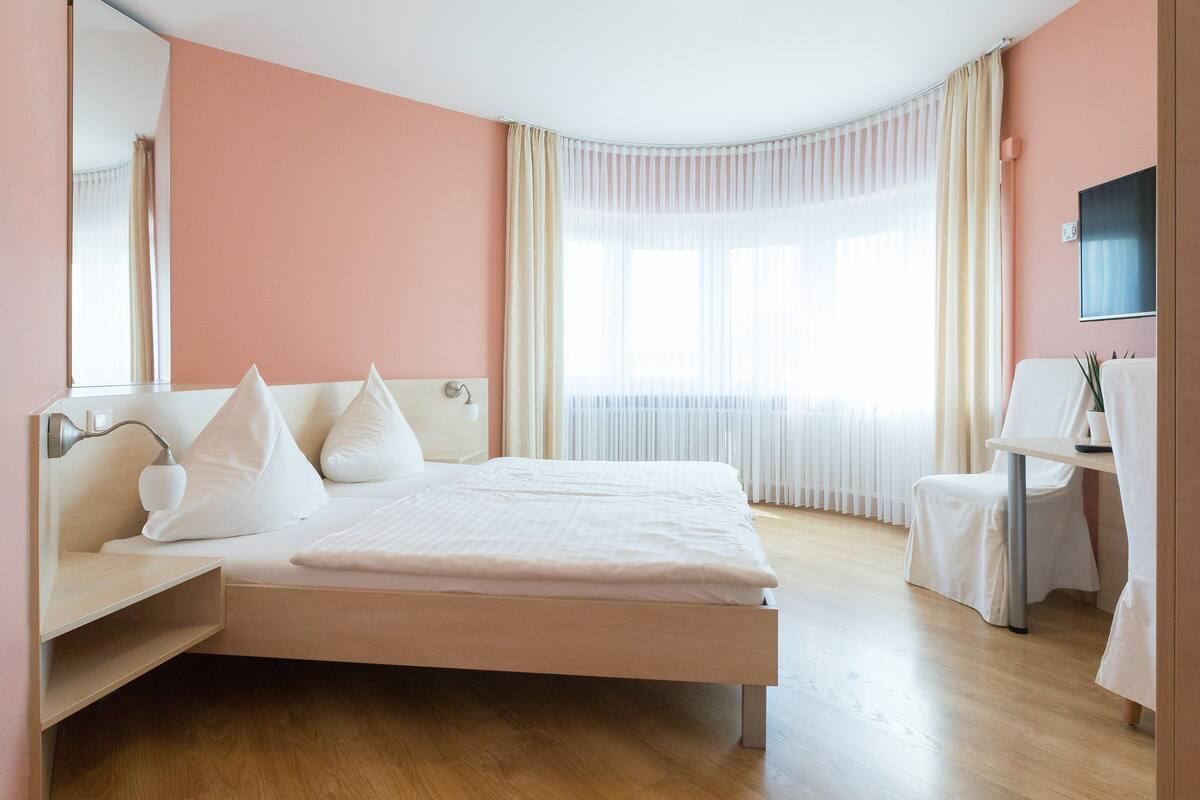 Standard Double Room | Soundproofing, WiFi (free), bed sheets