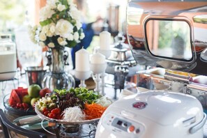 Tägliches Frühstücksbuffet (590 THB pro Person)