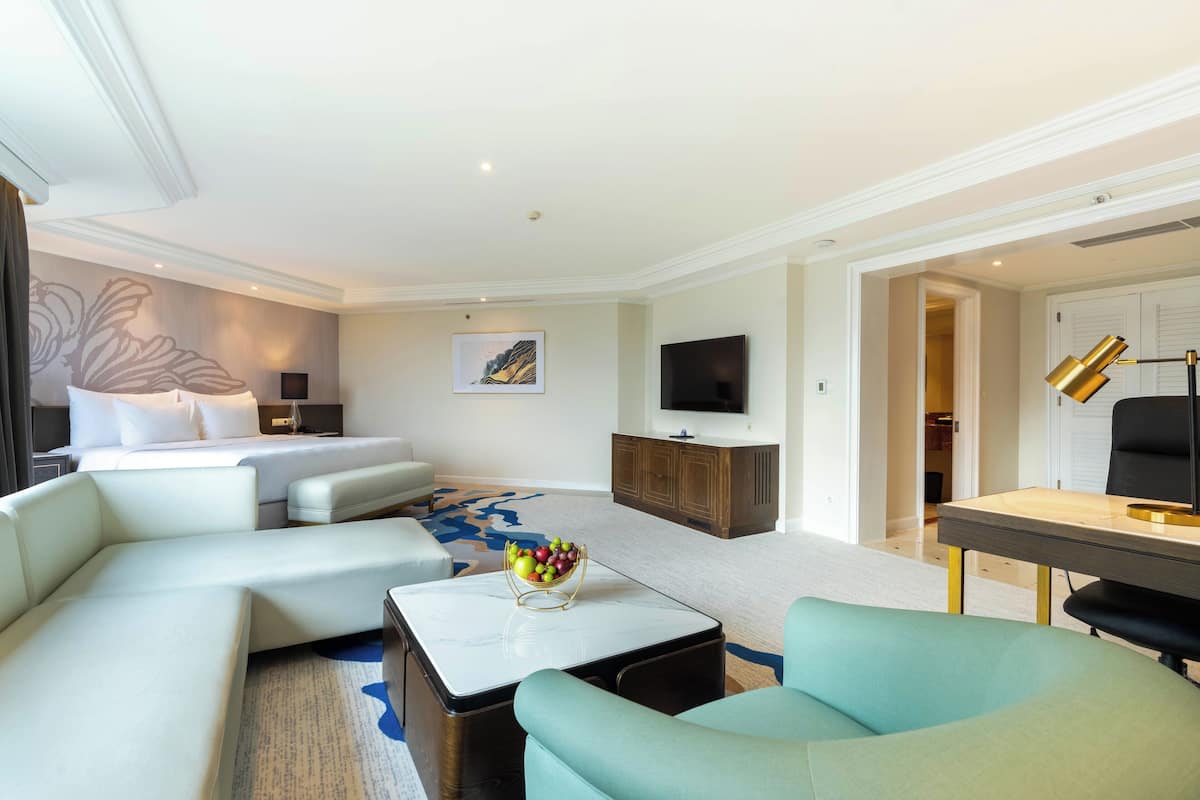 Estudi en suite, no fumadors | Roba de llit d'alta qualitat, minibar i caixa forta a l'habitació