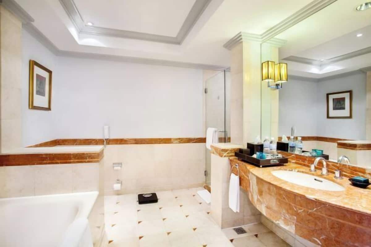 Salle de bain | Articles de toilette (gratuits), séchoir à cheveux, peignoirs, bidet