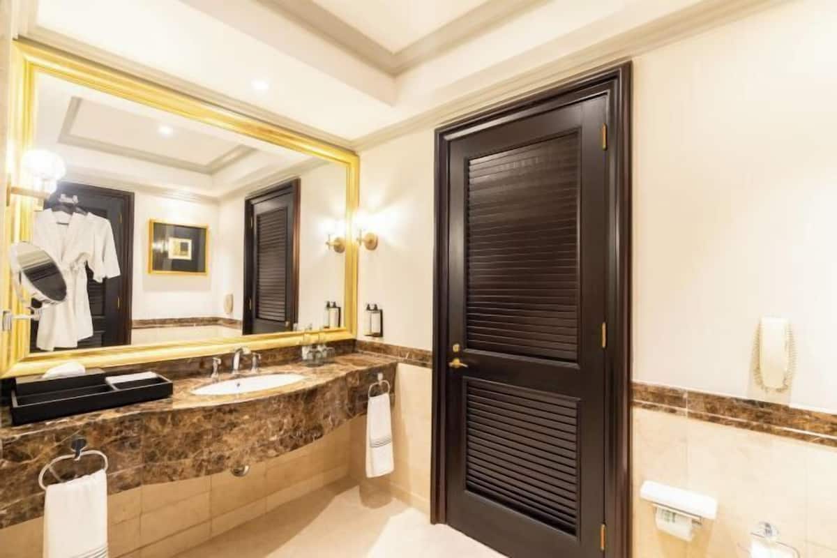 Salle de bain | Articles de toilette (gratuits), séchoir à cheveux, peignoirs, bidet