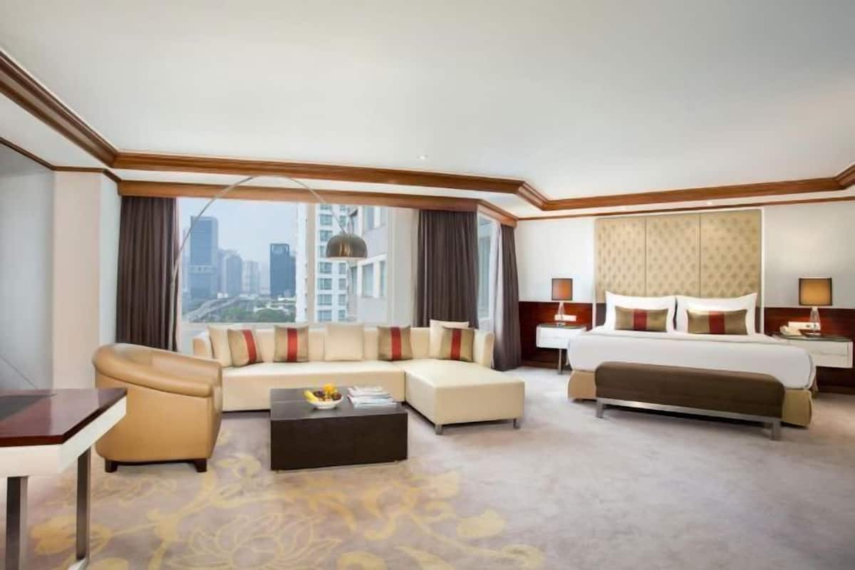 Literie de qualité, coffre-fort, bureau, lit de bébé (gratuit)