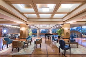 2 restaurants, breakfast, lunch, dinner served; international cuisine - Wyndham Casablanca Jakarta (Jakarta)