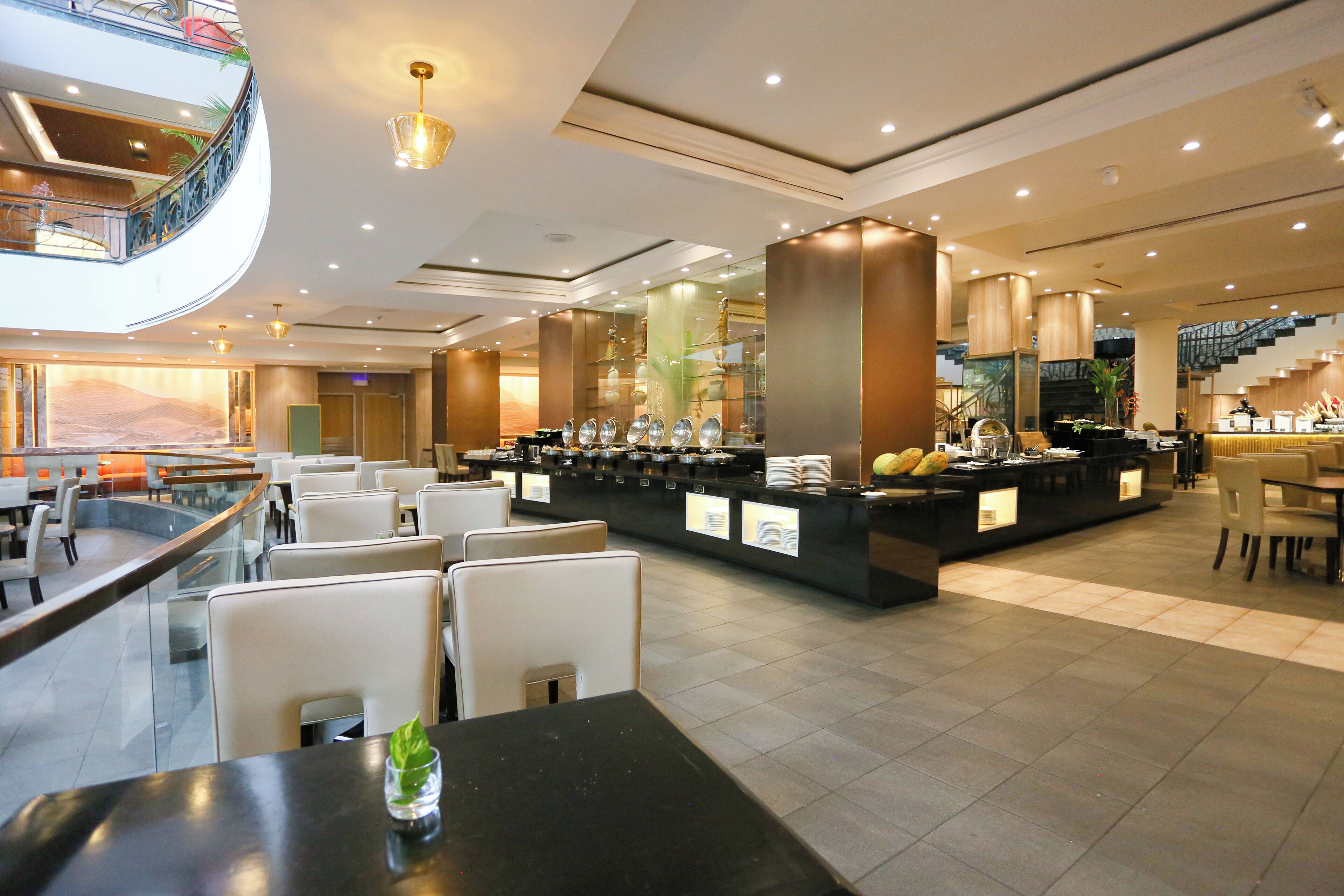 2 restaurants; breakfast, lunch, and dinner served