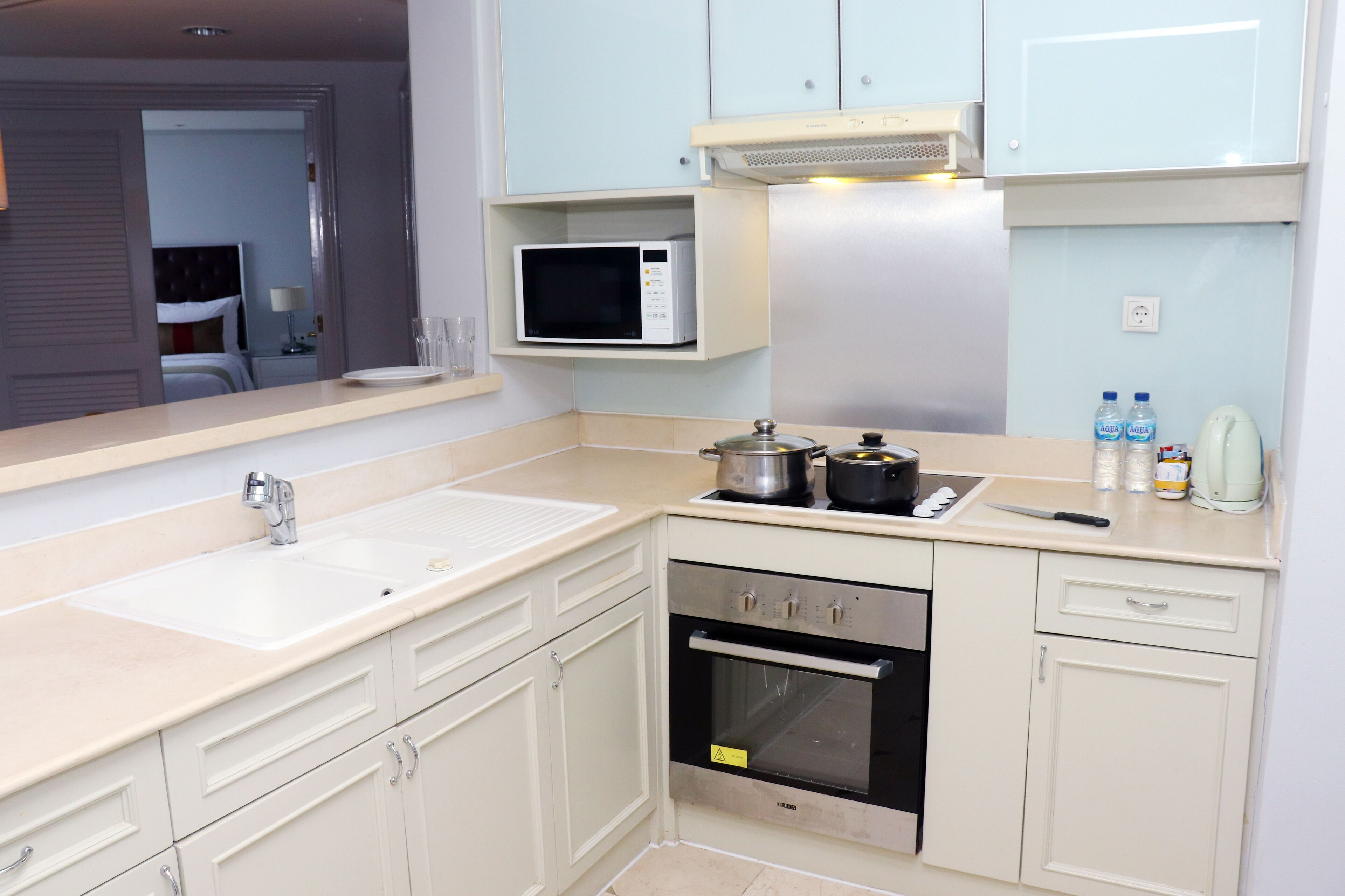 suite, 2 bedrooms, non smoking | private kitchen | coffee/tea maker, eco-friendly cleaning products