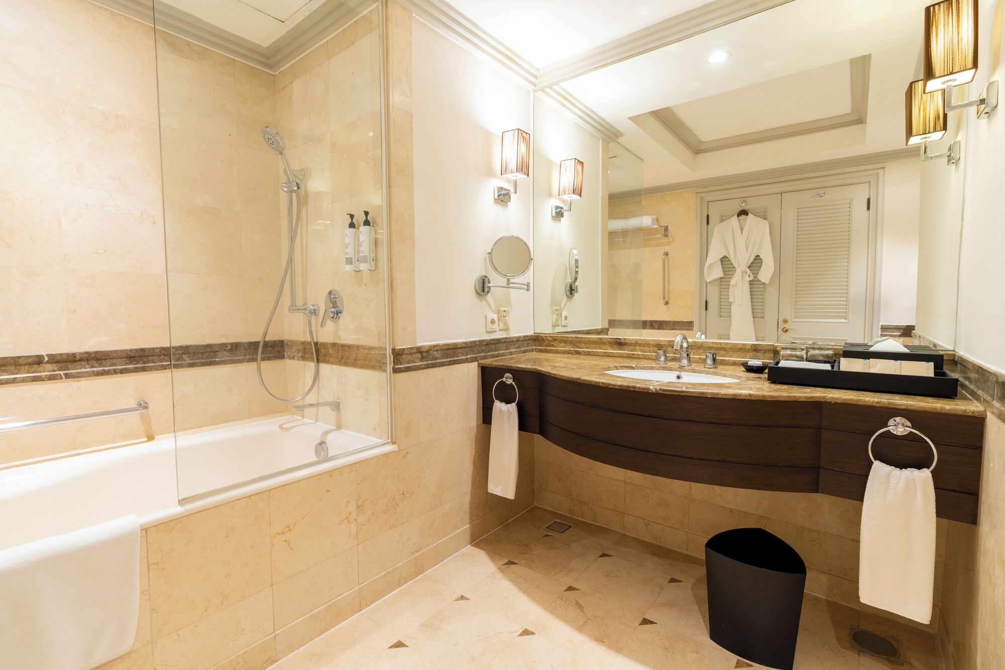 Deluxe-Zimmer, 2 Einzelbetten, Raucher (Urban) | Hochwertige Bettwaren, Zimmersafe, Schreibtisch, kostenlose Babybetten