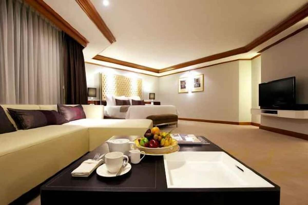 Premium bedding, minibar, in-room safe, desk