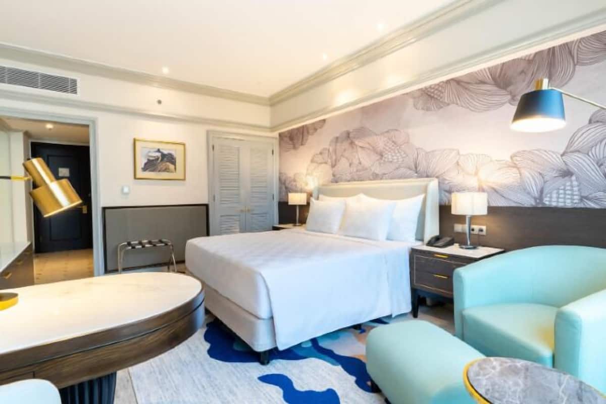 Literie de qualité, coffre-fort, bureau, lit de bébé (gratuit)