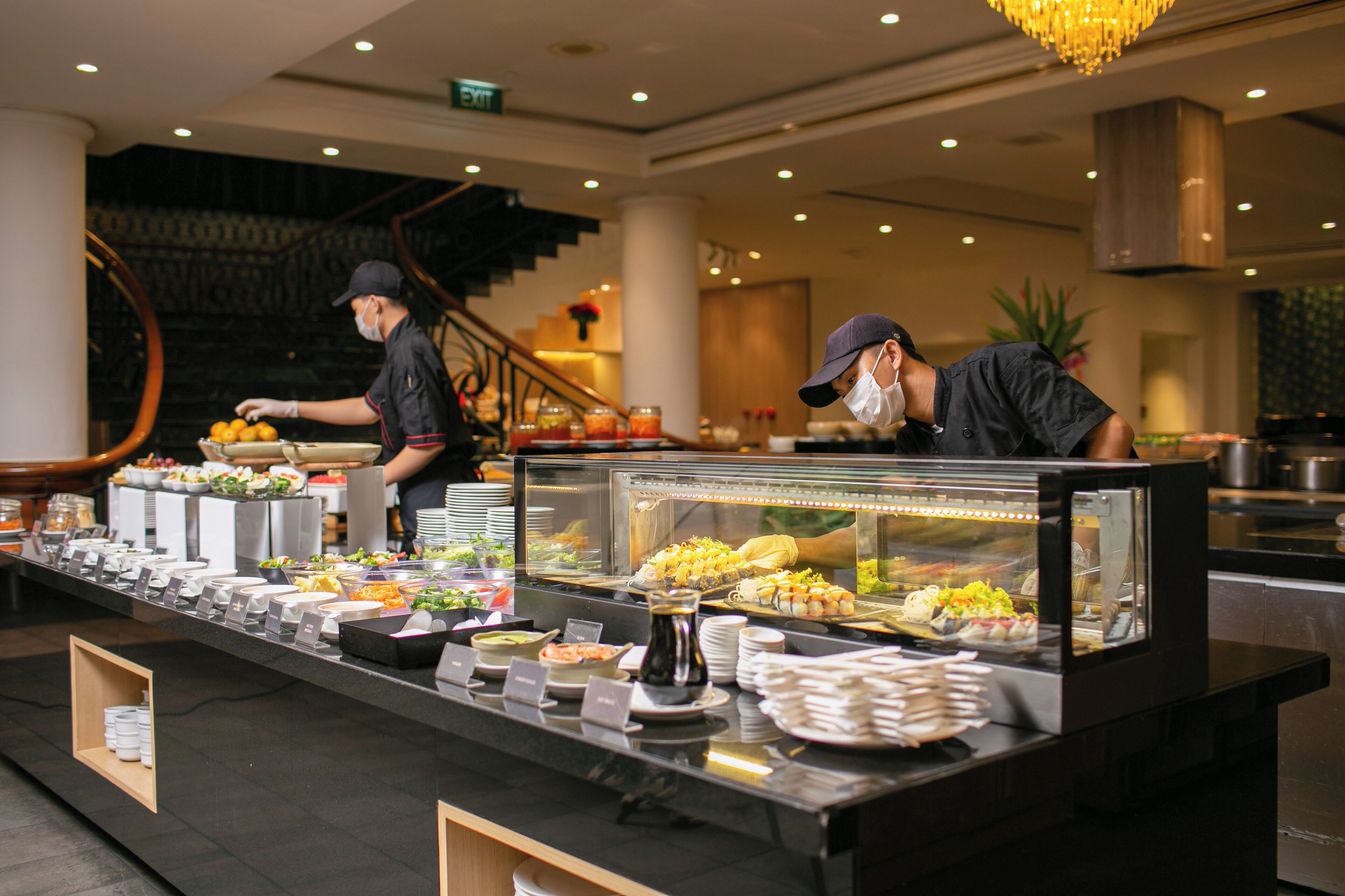 2 restaurants, breakfast, lunch, dinner served; international cuisine