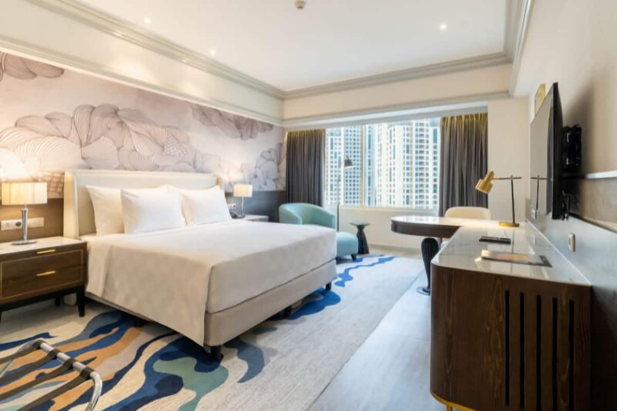 Premium bedding, minibar, in-room safe, desk